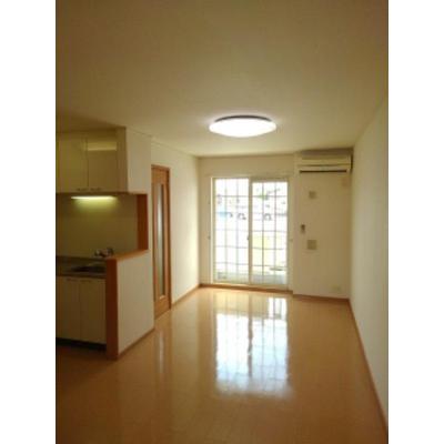ルーカスⅢ 102【管理NO：1-014749701-01020】 ★家具家電は申し込み後に搬入しますの物件写真2
