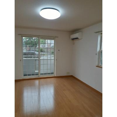 ピアチェーレ 103【管理NO：1-013423001-01030】 ★家具家電は申し込み後に搬入しますの物件写真2