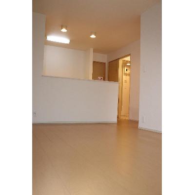 サーフサイド 101【管理NO：1-019565101-01010】 ★家具家電は申し込み後に搬入します 2026年08月中旬入居可能の物件写真2