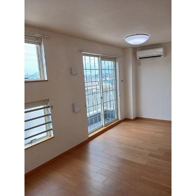 プリムローズ 201【管理NO：1-014274801-02010】 ★家具家電は申し込み後に搬入しますの物件写真2