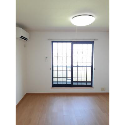 ラ・タンテ 201【管理NO：1-013758301-02010】 ★家具家電は申し込み後に搬入します★ ★2026年09月上旬入居可能★の物件写真2
