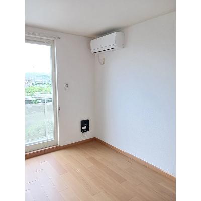 バン・ド・ソレイユ 203【管理NO：1-013663101-02030】 ★家具家電は申し込み後に搬入します★の物件写真2