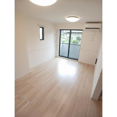 ウィズ・テール南彦根１号館 101【管理NO：1-027968901-01010】 ★家具家電は申し込み後に搬入しますの物件写真2