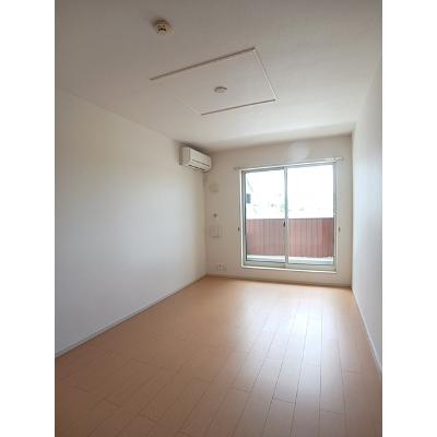 リバーサイド　レジデンス 203【管理NO：1-018231501-02030】 ★家具家電は申し込み後に搬入します★の物件写真2