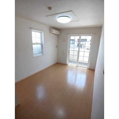 ファミリータイズⅡ 101【管理NO：1-016131502-01010】 ★家具家電は申し込み後に搬入します★の物件写真2