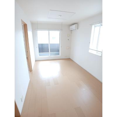 Ｒｉｒｉａ　Ⅶ　Ⅴ 201【管理NO：1-019529201-02010】 ★家具家電は申し込み後に搬入しますの物件写真2
