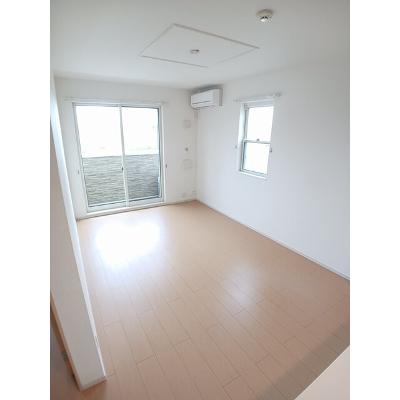 リバーサイド　レジデンス 105【管理NO：1-018231501-01050】 ★家具家電は申し込み後に搬入しますの物件写真2