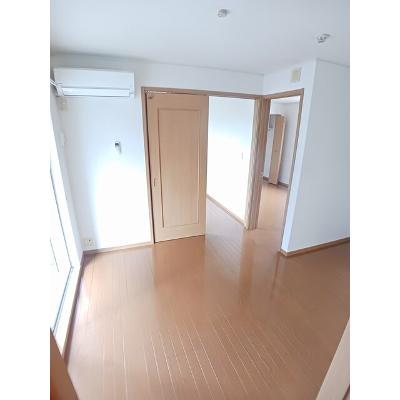 リバティ　ウインド 101【管理NO：1-014243401-01010】 ★家具家電は申し込み後に搬入します★の物件写真2