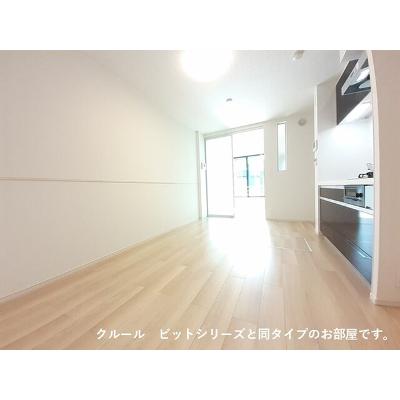 ロイヤル　エンブレム 102【管理NO：1-027839801-01020】 ★家具家電は申し込み後に搬入します 2026年09月上旬入居可能の物件写真2