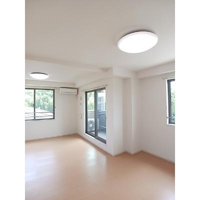 ヒールド・リヴⅠ 301【管理NO：1-020184301-03010】 ★家具家電は申し込み後に搬入しますの物件写真2