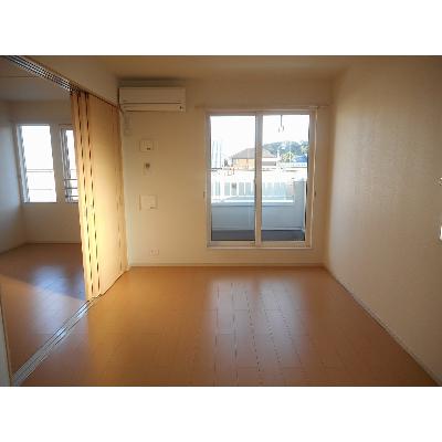 ＲｉｒｉａⅦ　１ 201【管理NO：1-019271001-02010】 ★家具家電は申し込み後に搬入しますの物件写真2