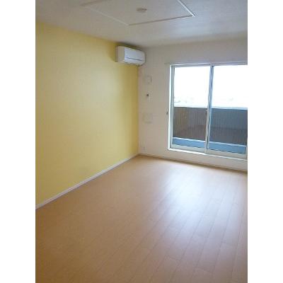 レイクりきⅡ 202【管理NO：1-018853601-02020】 ★家具家電は申し込み後に搬入しますの物件写真2