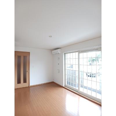 ウッドベース古城 101【管理NO：1-014195301-01010】 ★家具家電は申し込み後に搬入しますの物件写真2