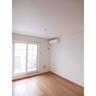 ラフレシ－ル 203【管理NO：1-013420701-02030】 ★家具家電は申し込み後に搬入しますの物件写真2