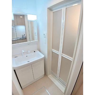 サピー日英Ⅲ 303【管理NO：1-028296101-03030】 ★家具家電は申し込み後に搬入します★の物件写真6