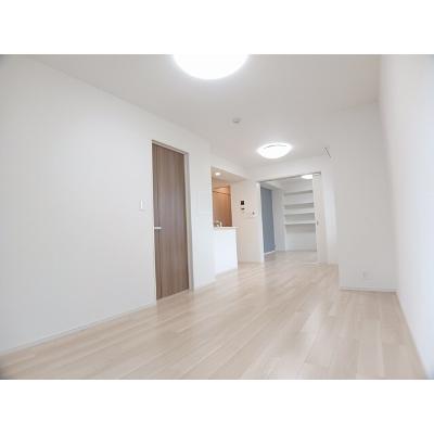 グランウエスト・Ｊ 301【管理NO：1-027881401-03010】 ★家具家電は申し込み後に搬入しますの物件写真2