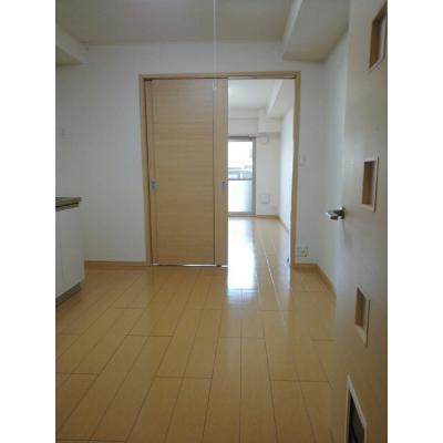 カランサ 302【管理NO：1-016018801-03020】 ★家具家電は申し込み後に搬入します 2026年07月中旬入居可能の物件写真2