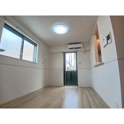 ブリリアンス 103【管理NO：1-028227101-01030】 ★家具家電は申し込み後に搬入します★の物件写真2