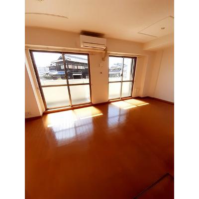 リシアンサス　ポピー 101【管理NO：1-014463901-01010】 ★家具家電は申し込み後に搬入しますの物件写真2