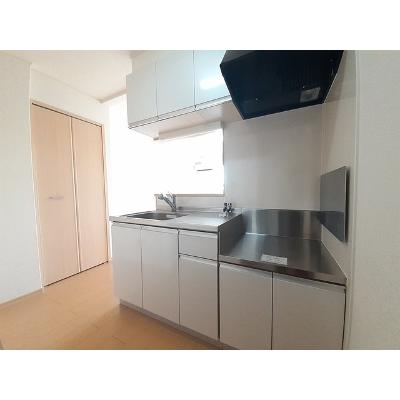 プラーチドⅡ 203【管理NO：1-015834402-02030】 ★家具家電は申し込み後に搬入します★の物件写真3