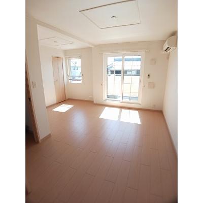 カーサフェリーチェ　Ⅱ 201【管理NO：1-015603201-02010】 ★家具家電は申し込み後に搬入しますの物件写真2