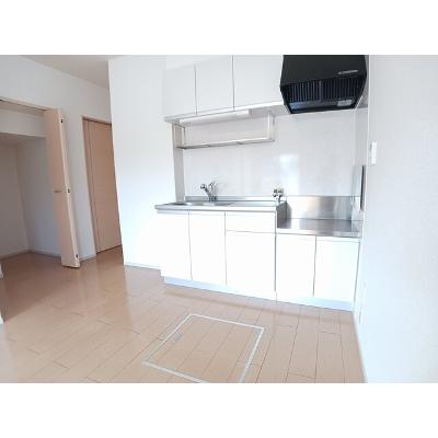 ホワイトローズ 103【管理NO：1-017483801-01030】 ★家具家電は申し込み後に搬入します★の物件写真3