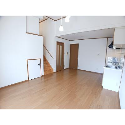 フローレス 202【管理NO：1-010498201-02020】 ★家具家電は申し込み後に搬入します★の物件写真2