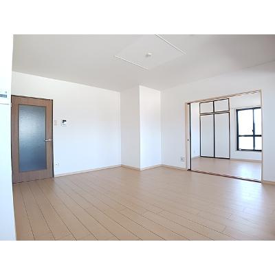カサ・ヴィアーレ 301【管理NO：1-009489401-03010】 ★家具家電は申し込み後に搬入しますの物件写真2