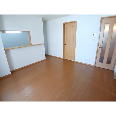 ソレアードⅢ 203【管理NO：1-013779101-02030】 ★家具家電は申し込み後に搬入します★の物件写真2