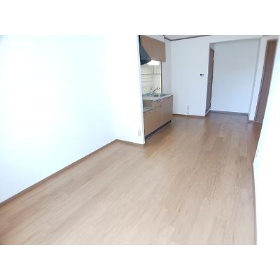 サンパティオ 204【管理NO：1-010887401-02040】 ★家具家電は申し込み後に搬入しますの物件写真2