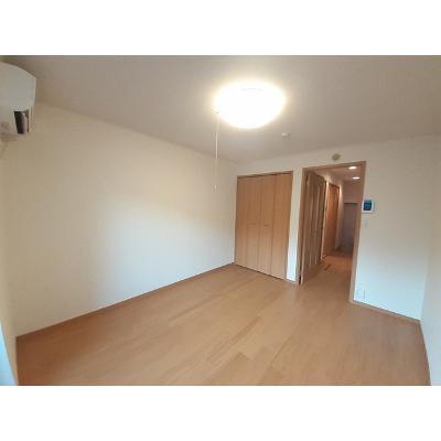 シャロルエヌ 102【管理NO：1-014437201-01020】 ★家具家電は申し込み後に搬入しますの物件写真2