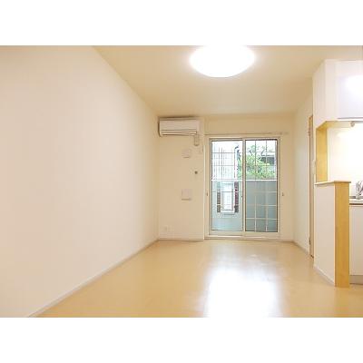 エルバウト 102【管理NO：1-018930901-01020】 ★家具家電は申し込み後に搬入します 2026年08月中旬入居可能の物件写真2