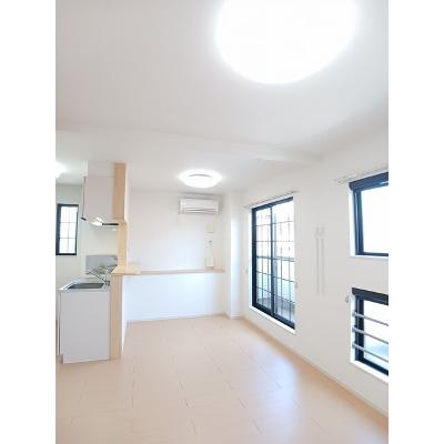 デイジー 202【管理NO：1-017276201-02020】 ★家具家電は申し込み後に搬入しますの物件写真2