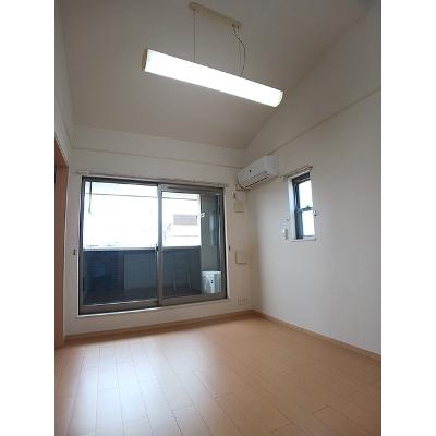 アン 205【管理NO：1-016268601-02040】 ★家具家電は申し込み後に搬入しますの物件写真2