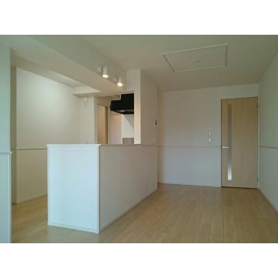 カーサ・エスプランドル 305【管理NO：1-023441101-03040】 ★家具家電は申し込み後に搬入します★ ★2026年10月上旬入居可能★の物件写真2