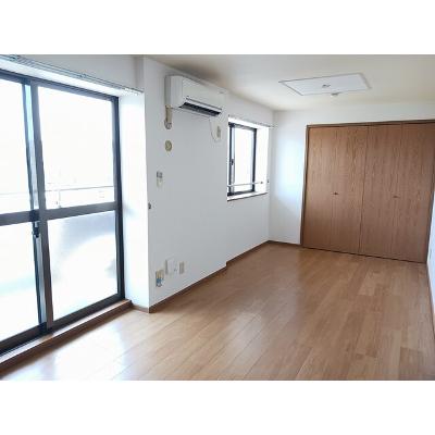 ロイヤルアイフティ 302【管理NO：1-006704401-03020】 ★家具家電は申し込み後に搬入します 2026年08月中旬入居可能の物件写真2