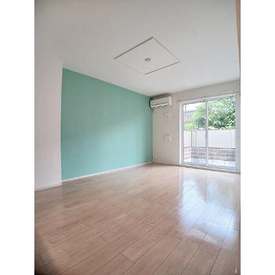 アジュール湊 102【管理NO：1-021725401-01020】 ★家具家電は申し込み後に搬入します★の物件写真2