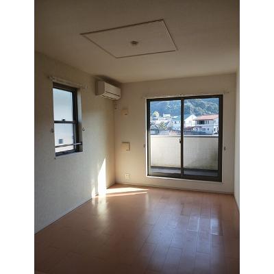 カメラートⅡ 201【管理NO：1-019284102-02010】 ★家具家電は申し込み後に搬入します★ ★2026年11月上旬入居可能★の物件写真2