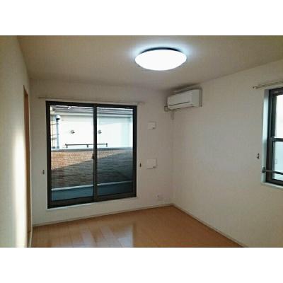 アーバンソレイユ 203【管理NO：1-019238901-02030】 ★家具家電は申し込み後に搬入します★の物件写真2