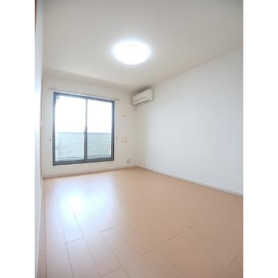 アーバンソレイユ 202【管理NO：1-019238901-02020】 ★家具家電は申し込み後に搬入します★の物件写真2
