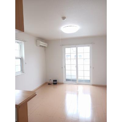 プリムローズ　Ⅱ 101【管理NO：1-015864301-01010】 ★家具家電は申し込み後に搬入しますの物件写真2