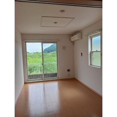 コートジュネス　Ⅲ 102【管理NO：1-015564801-01020】 ★家具家電は申し込み後に搬入します★の物件写真2