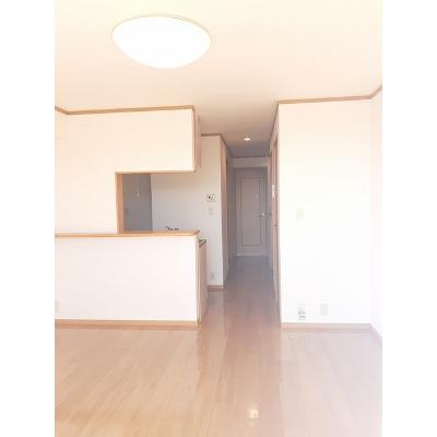 カサデプラシードⅠ 203【管理NO：1-011883601-02030】 ★家具家電は申し込み後に搬入しますの物件写真2