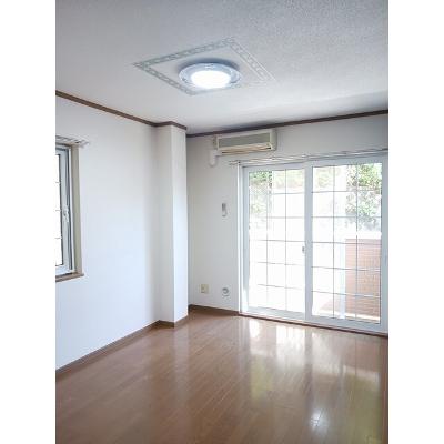 ピークス 102【管理NO：1-011544101-01020】 ★家具家電は申し込み後に搬入します★の物件写真2