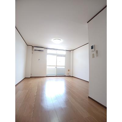 アヴェニール橋向 201【管理NO：1-011197701-02010】 ★家具家電は申し込み後に搬入します★の物件写真2