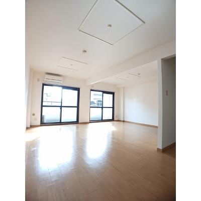 グランド・メール 102【管理NO：1-009488901-01020】 ★家具家電は申し込み後に搬入しますの物件写真2