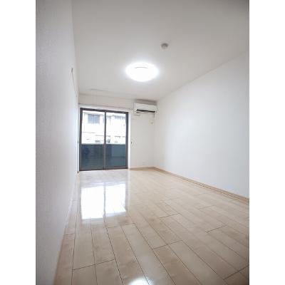 フライハイト 102【管理NO：1-019143101-01020】 ★家具家電は申し込み後に搬入します★の物件写真2
