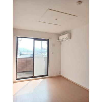 セレブリティ　Ｂ 102【管理NO：1-016740301-01020】 ★家具家電は申し込み後に搬入しますの物件写真2