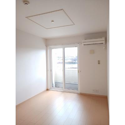 カリーナガーデン 103【管理NO：1-016447401-01030】 ★家具家電は申し込み後に搬入します★の物件写真2
