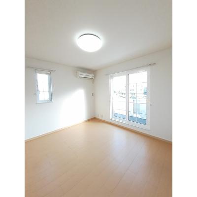 プレ・ガール・シェトワ　Ⅱ 201【管理NO：1-016138802-02010】 ★家具家電は申し込み後に搬入しますの物件写真2